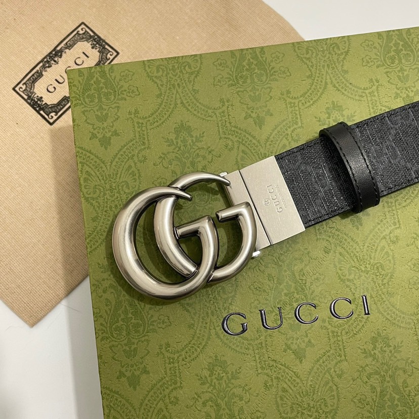Gucci  92TIN 黑色Sueme C老花 小牛皮黑底 宽度3.7cm 复古GG旋转扣 双面可用/