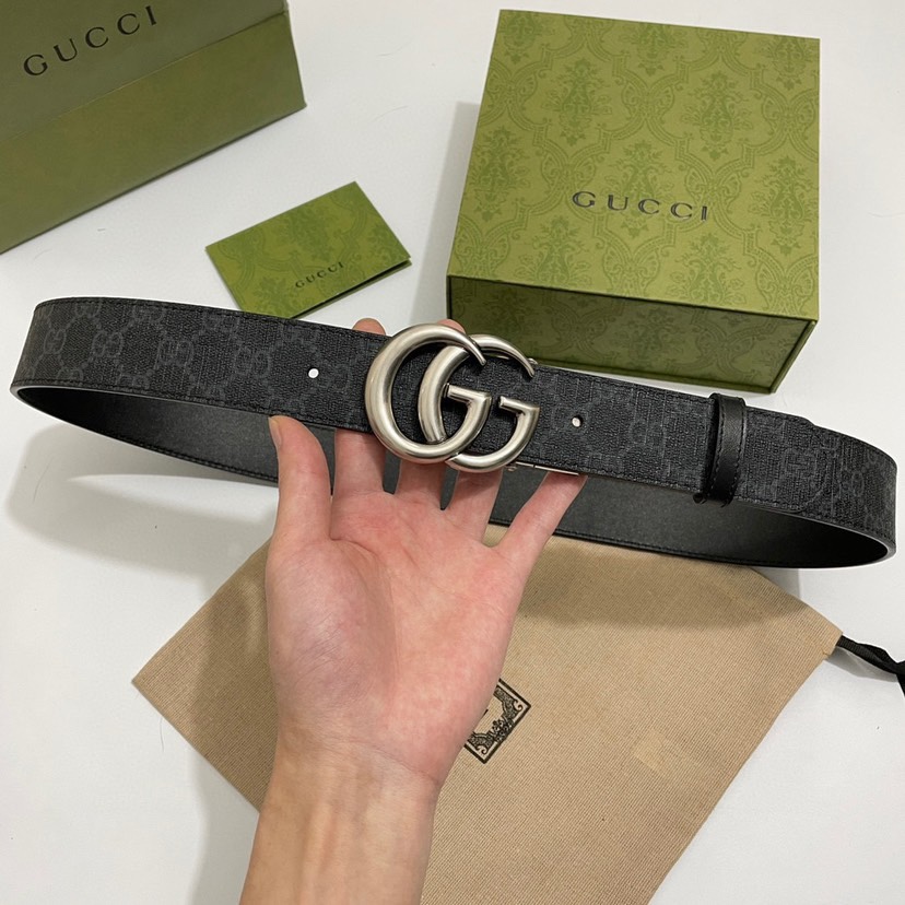 Gucci  92TIN 黑色Sueme C老花 小牛皮黑底 宽度3.7cm 复古GG旋转扣 双面可用/