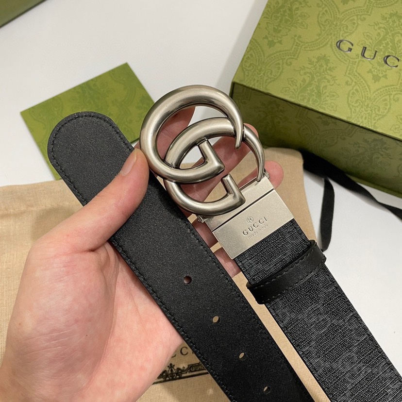 Gucci  92TIN 黑色Sueme C老花 小牛皮黑底 宽度3.7cm 复古GG旋转扣 双面可用/