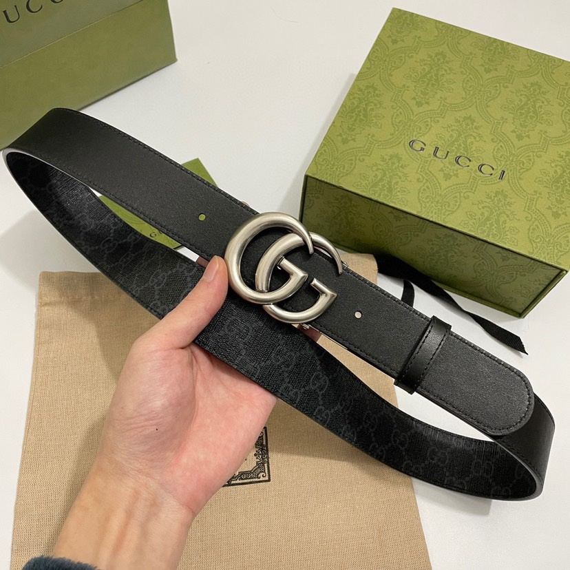 Gucci  92TIN 黑色Sueme C老花 小牛皮黑底 宽度3.7cm 复古GG旋转扣 双面可用/