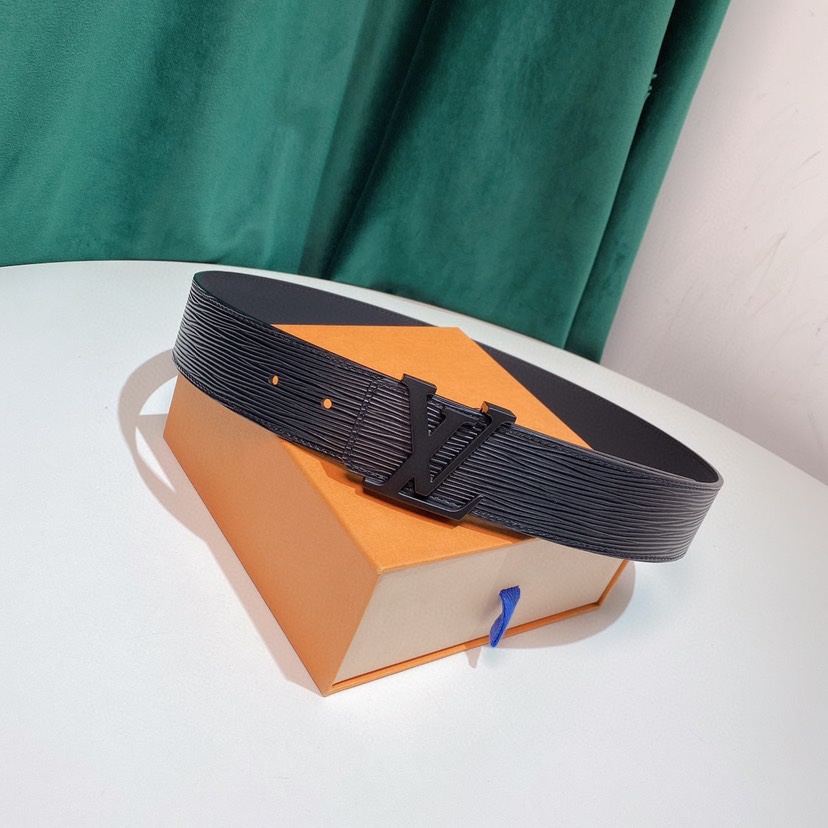 路易威登 Louis Vuitton 4.0cm专柜同款LV字母腰带，专卖店爆款，百搭必备款式。意大利进