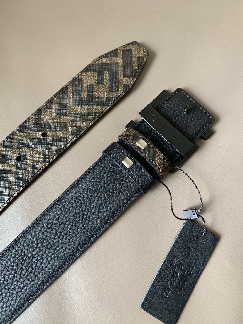 FENDI（芬迪）专柜新款 男款休闲正反双面用腰带 宽4.0cm 正面原版最新FF图案进口c材质 反面头