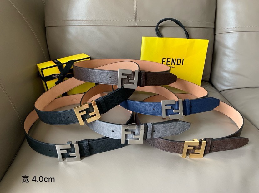 FENDI(芬迪) 专柜同款 男士时尚休闲腰带 棕色意大利罗马诺牛皮材质，宽4.0cm，搭配标志性FE搭