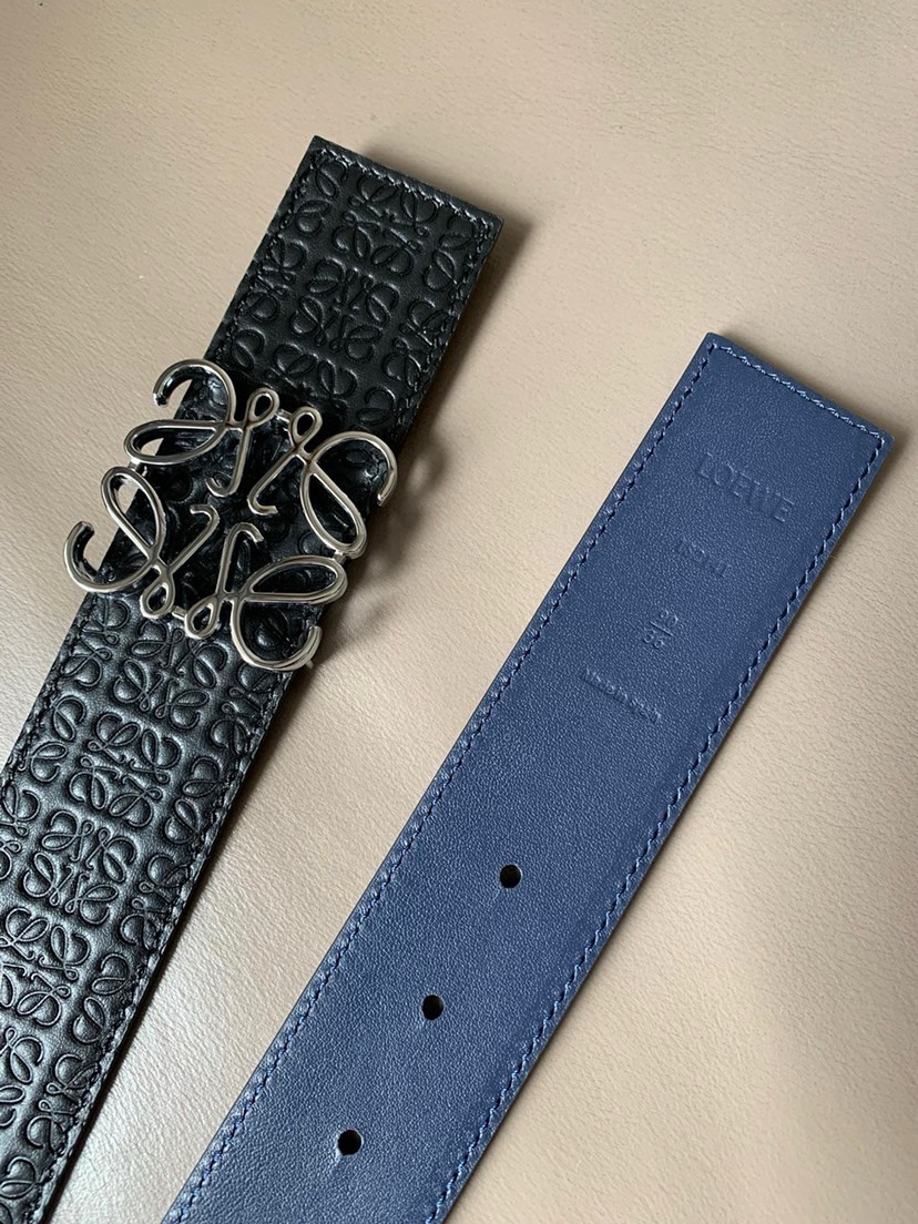 💋💋  LOEWE（罗意威）专柜新款 宽4.0cm 正反两用腰带，选用压纹丝绸牛皮革和光滑牛皮制成，反面