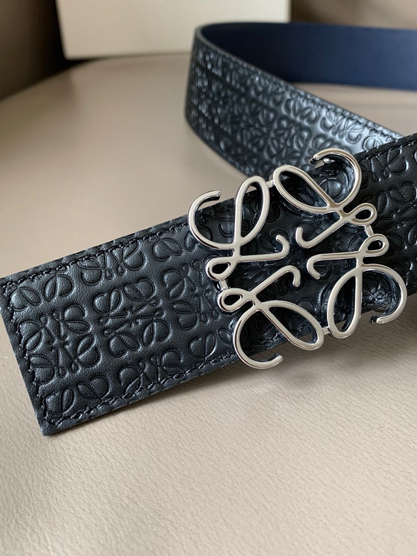 💋💋  LOEWE（罗意威）专柜新款 宽4.0cm 正反两用腰带，选用压纹丝绸牛皮革和光滑牛皮制成，反面