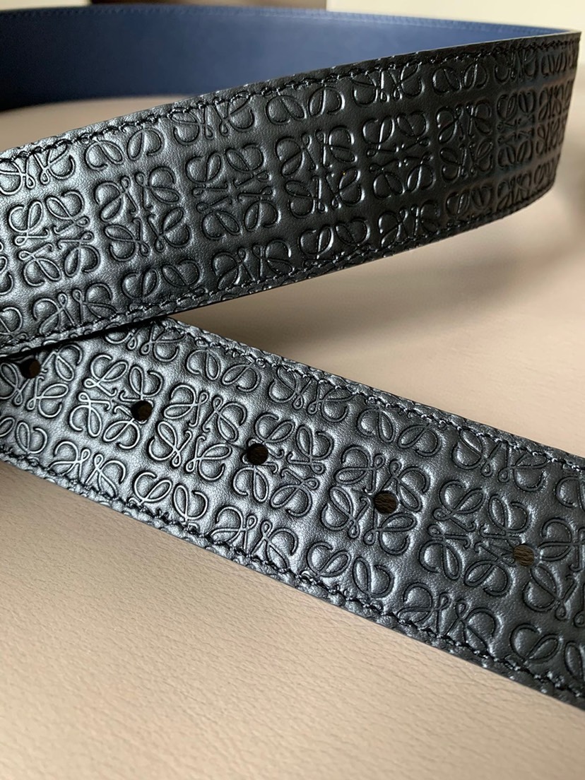 💋💋  LOEWE（罗意威）专柜新款 宽4.0cm 正反两用腰带，选用压纹丝绸牛皮革和光滑牛皮制成，反面