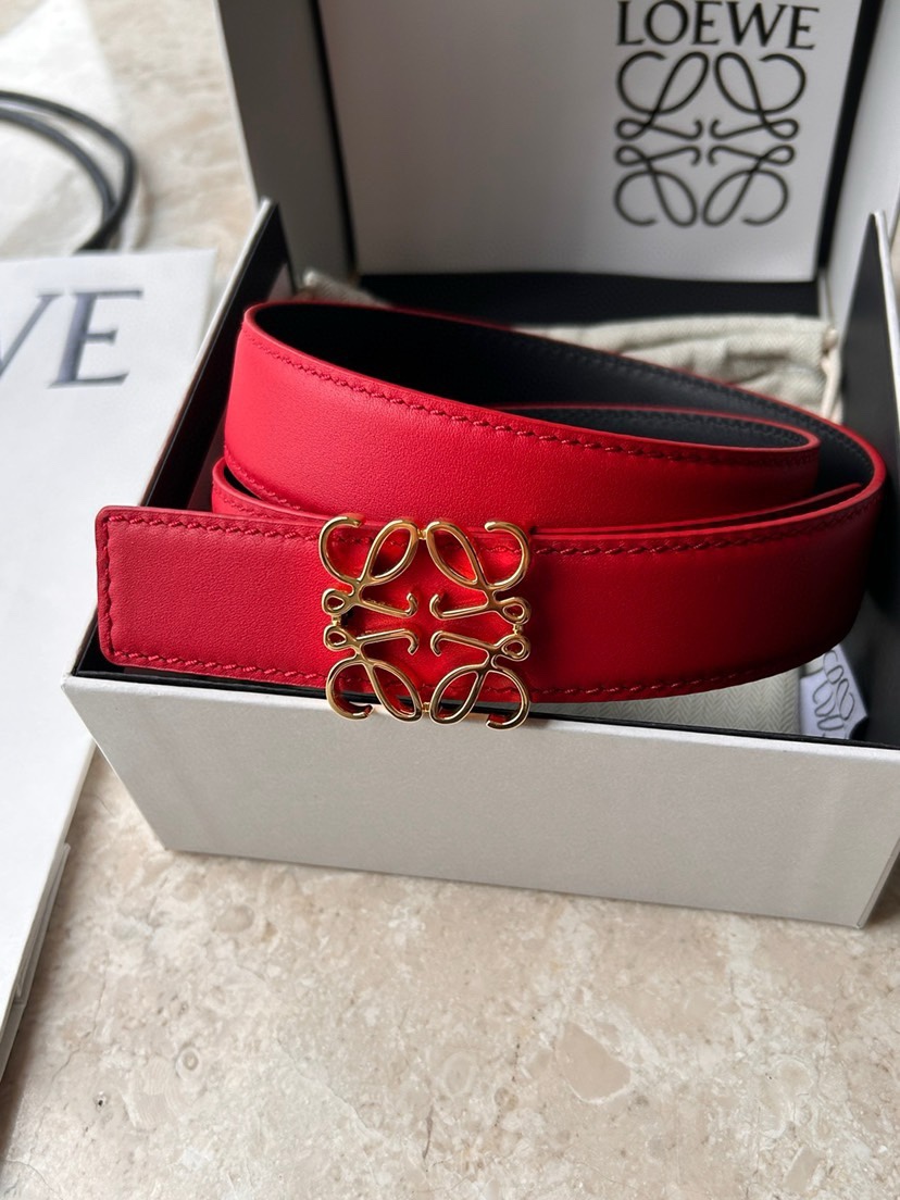 LOEWE(罗意威) 专柜同款 休闲双面用腰带 宽3.2cm 配有Anagram图案带扣，双面头层牛皮 