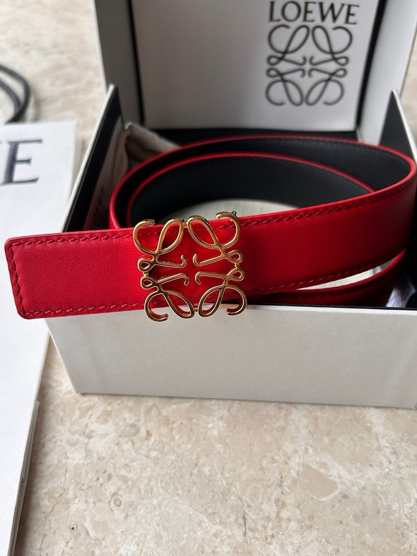 LOEWE(罗意威) 专柜同款 休闲双面用腰带 宽3.2cm 配有Anagram图案带扣，双面头层牛皮 