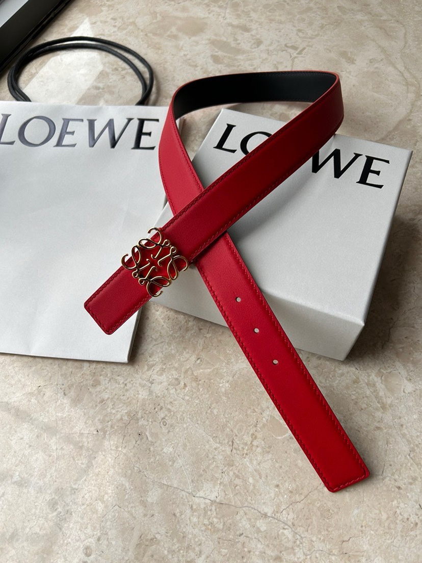 LOEWE(罗意威) 专柜同款 休闲双面用腰带 宽3.2cm 配有Anagram图案带扣，双面头层牛皮 
