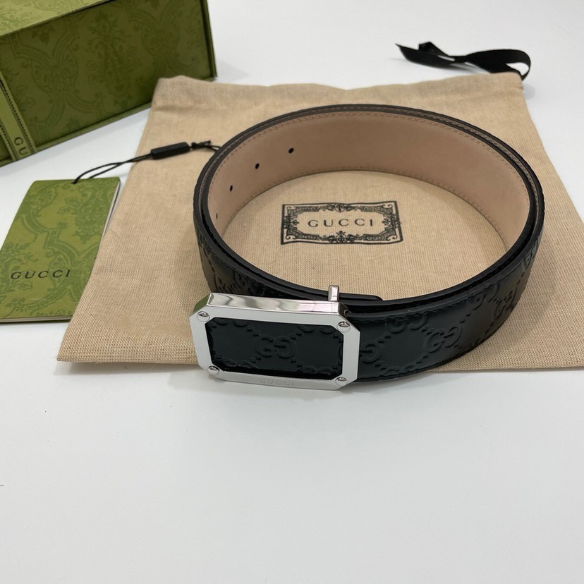 gucci古驰 cwcOn 经典 signature 压g花宽度4.0cm 镂空四方版扣