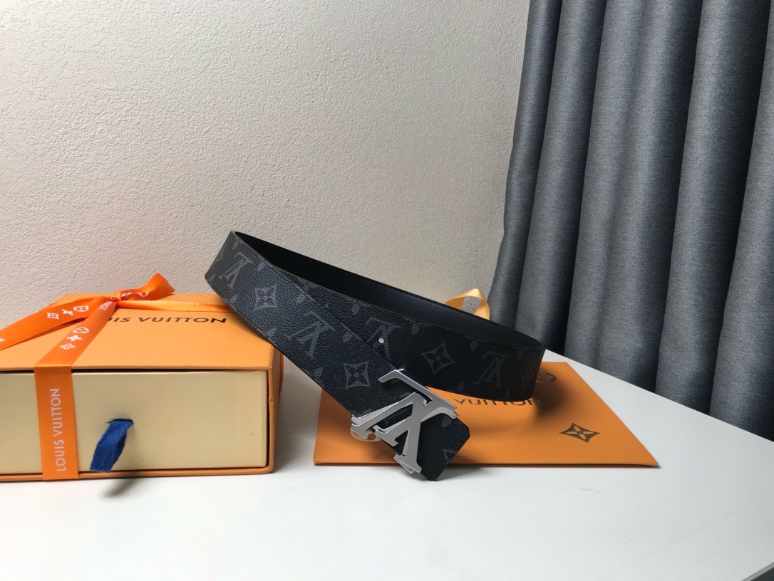 LOUlS Vuitton•路易威登 男士腰带 带身采用进口面料配进口牛皮底  搭配二层字母夹扣 宽4.