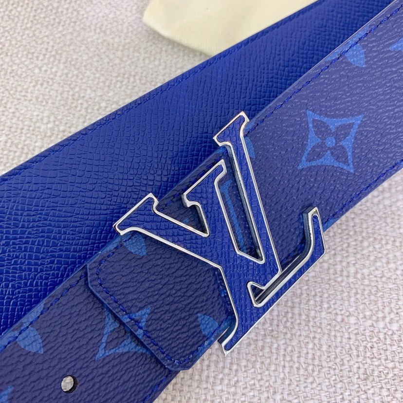 L0UIS VUITT0N 男士新品原單腰帶 寬度40毫米 雙面均可使用 一面為柔軟的十字纹小牛皮 另一
