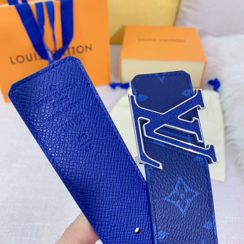 L0UIS VUITT0N 男士新品原單腰帶 寬度40毫米 雙面均可使用 一面為柔軟的十字纹小牛皮 另一