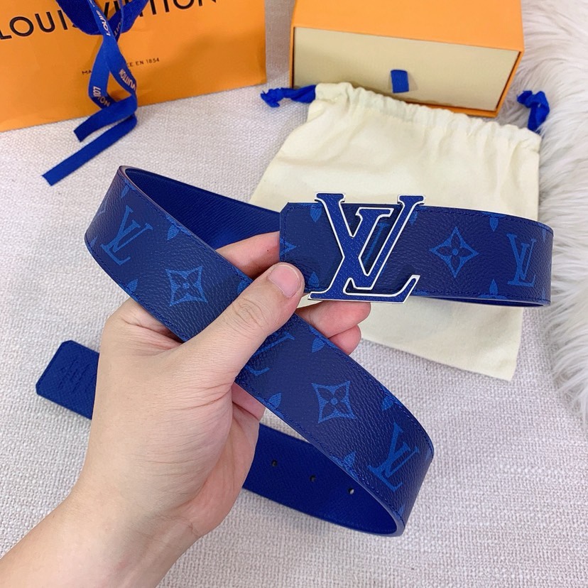 L0UIS VUITT0N 男士新品原單腰帶 寬度40毫米 雙面均可使用 一面為柔軟的十字纹小牛皮 另一