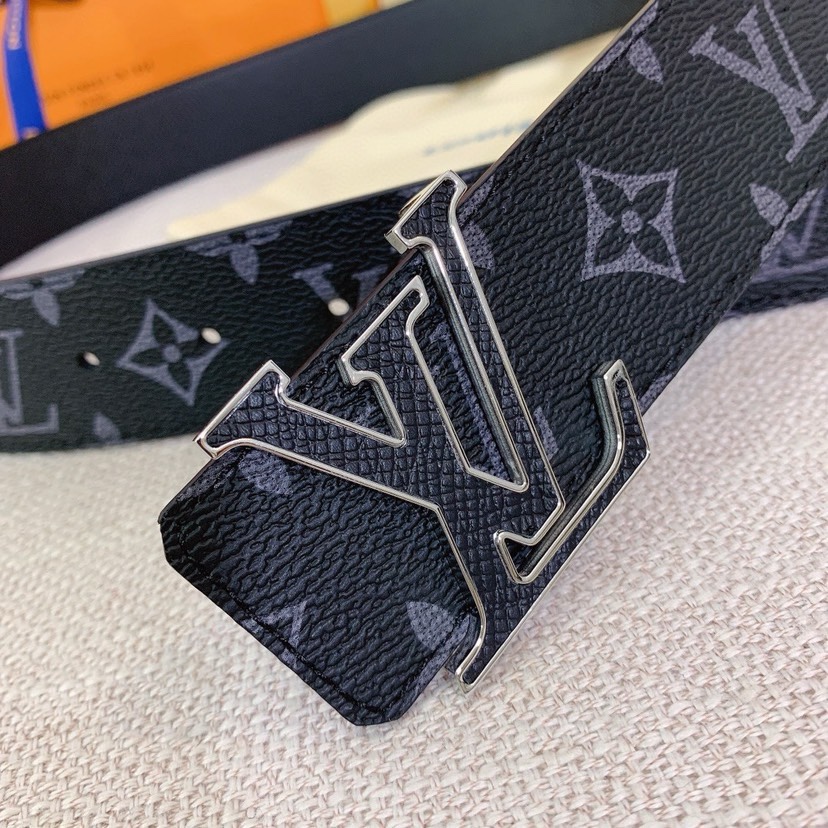 L0UIS VUITT0N 男士新品原單腰帶 寬度40毫米 雙面均可使用 一面為柔軟的十字纹小牛皮 另一