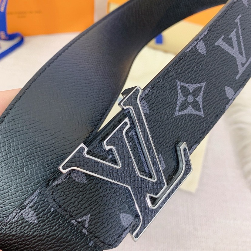 L0UIS VUITT0N 男士新品原單腰帶 寬度40毫米 雙面均可使用 一面為柔軟的十字纹小牛皮 另一