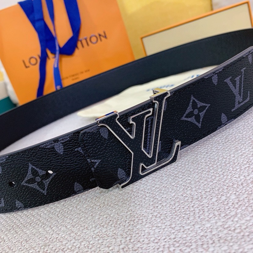 L0UIS VUITT0N 男士新品原單腰帶 寬度40毫米 雙面均可使用 一面為柔軟的十字纹小牛皮 另一