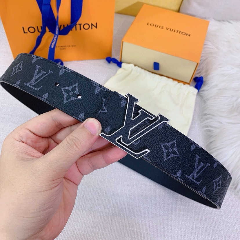 L0UIS VUITT0N 男士新品原單腰帶 寬度40毫米 雙面均可使用 一面為柔軟的十字纹小牛皮 另一