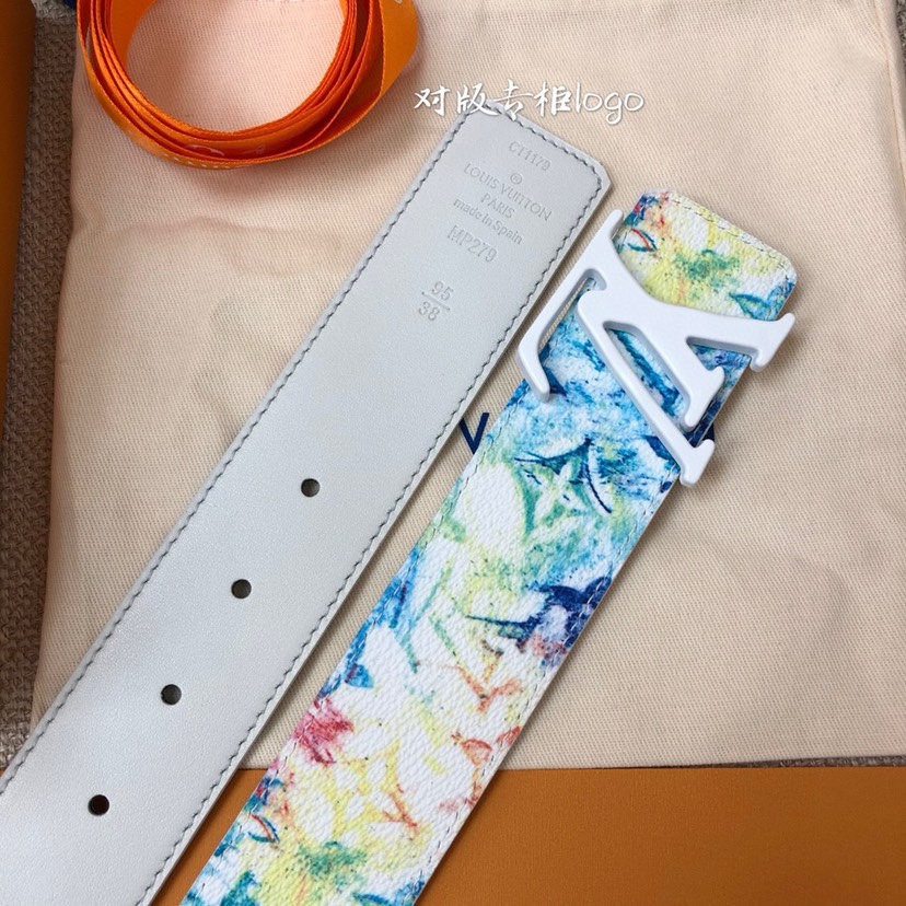 lv专柜同步新款！LV Sha雙面腰帶以全新togo荔枝紋小牛皮 壓花絲印而成的藍色大logo圖案 搭配