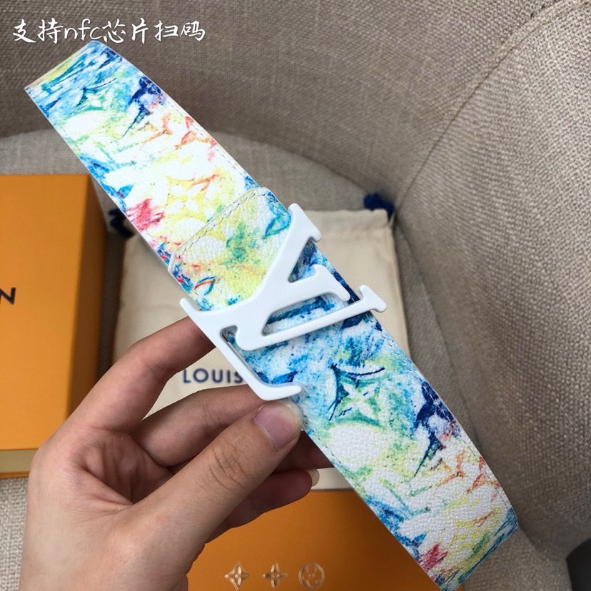 lv专柜同步新款！LV Sha雙面腰帶以全新togo荔枝紋小牛皮 壓花絲印而成的藍色大logo圖案 搭配