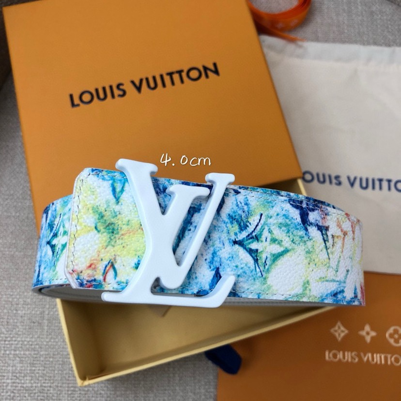 lv专柜同步新款！LV Sha雙面腰帶以全新togo荔枝紋小牛皮 壓花絲印而成的藍色大logo圖案 搭配