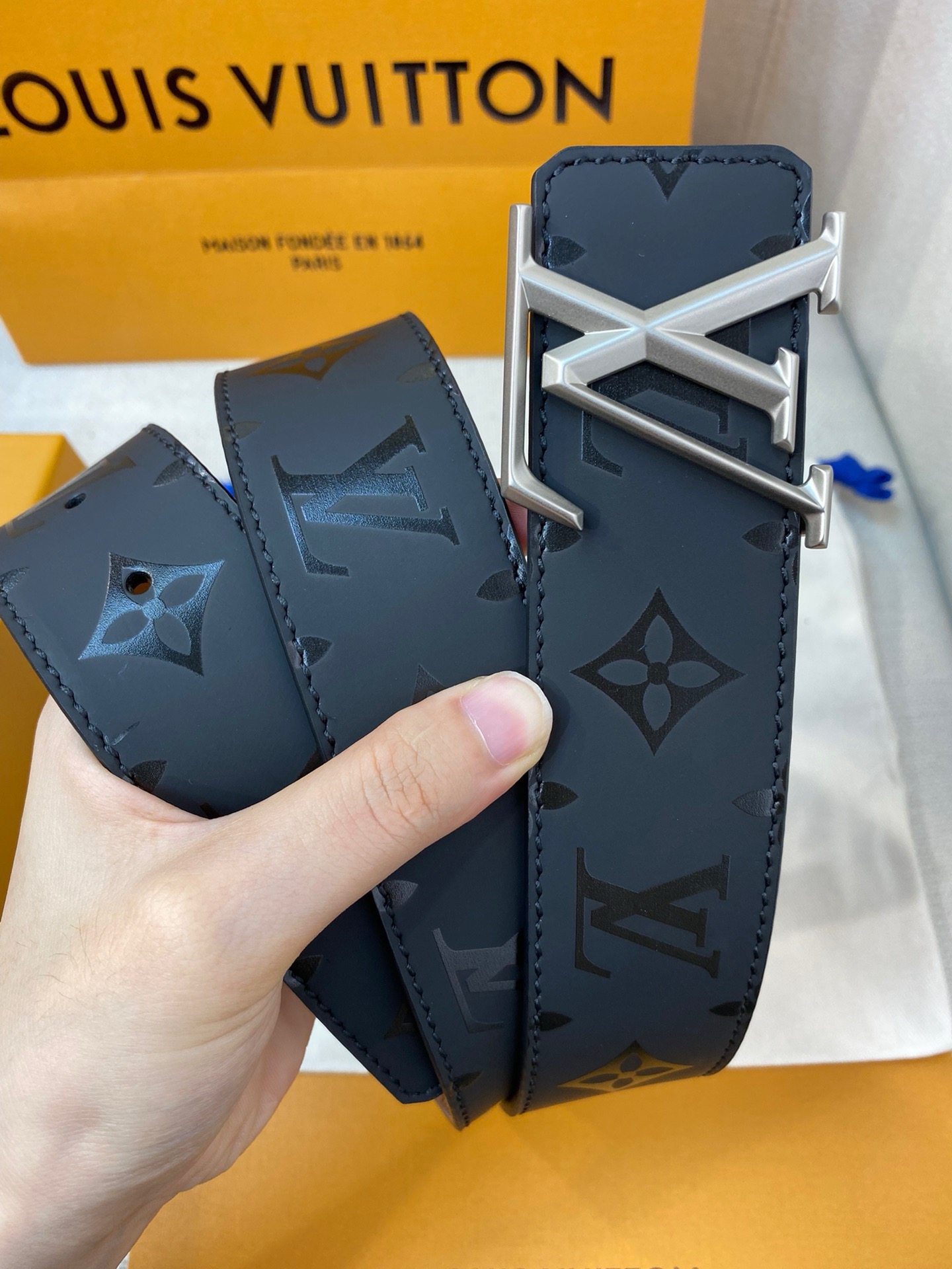 l0uis vuitt0n （lv）男士专柜品质压花腰帶 寬度40毫米 配置精钢字母搭扣 扣头可随意搭配