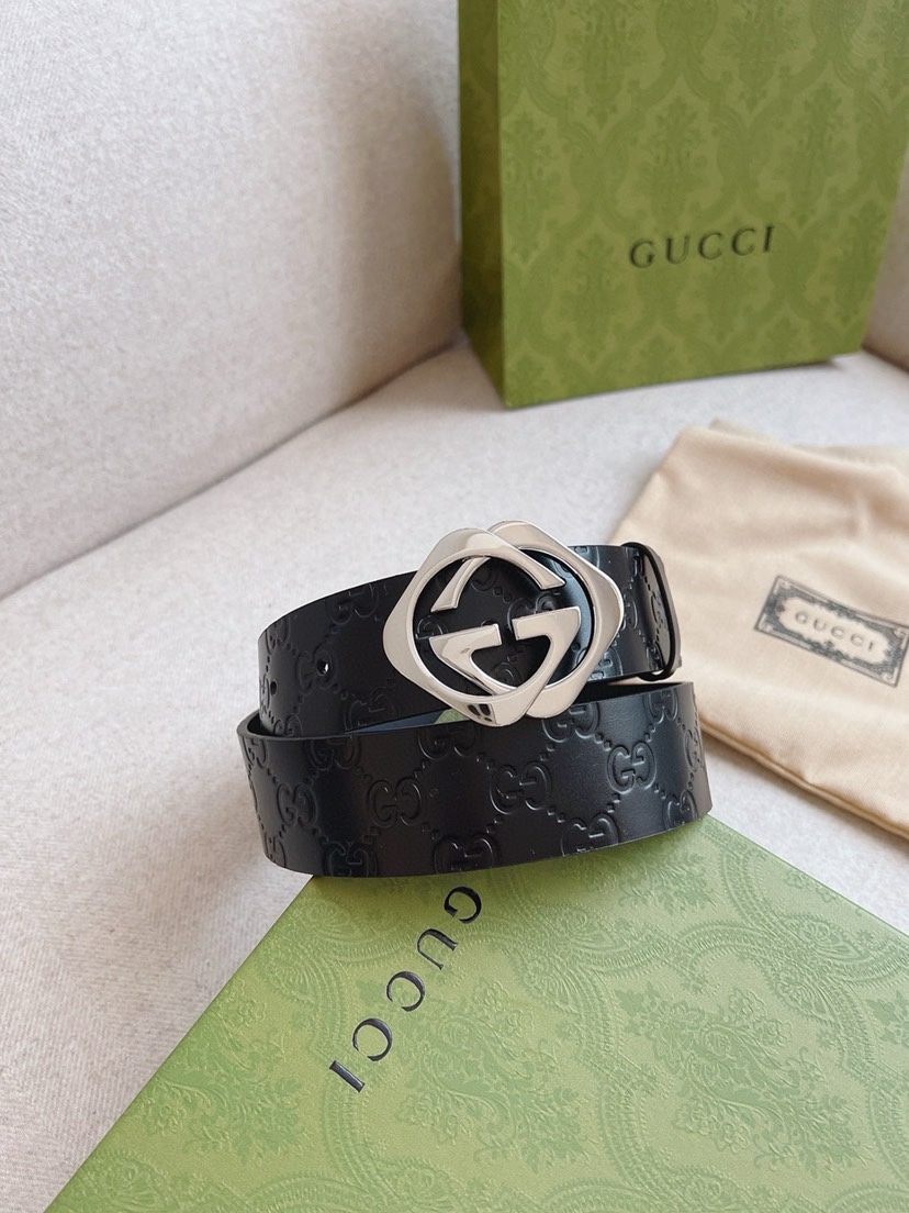 GUCCI  互扣式双G带扣腰带，采用热压印技术的Gucci Signature皮革精制而成，触感厚实，