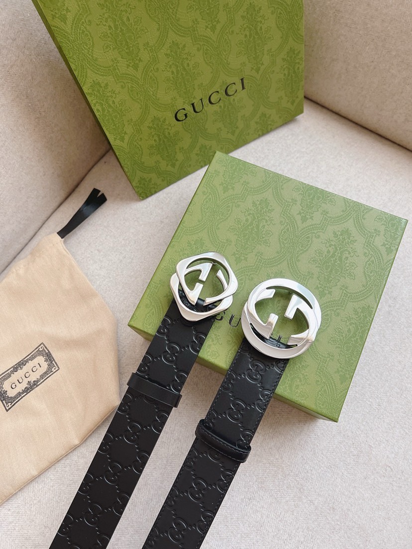 GUCCI  互扣式双G带扣腰带，采用热压印技术的Gucci Signature皮革精制而成，触感厚实，