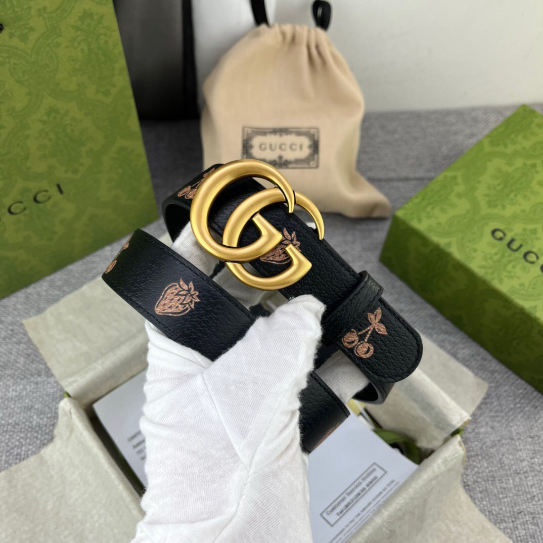 GUCCI 古奇 女士腰带 水果和蔬菜是 Gucci 俏皮精神的象征，它们已经成为当代 House ，这