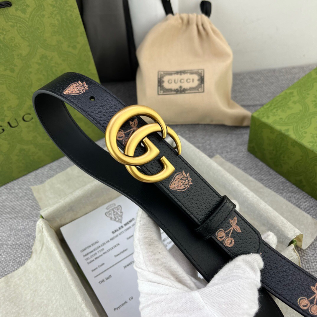 GUCCI 古奇 女士腰带 水果和蔬菜是 Gucci 俏皮精神的象征，它们已经成为当代 House ，这