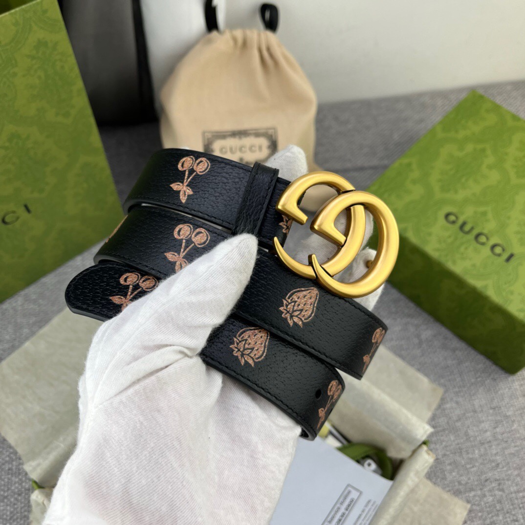 GUCCI 古奇 女士腰带 水果和蔬菜是 Gucci 俏皮精神的象征，它们已经成为当代 House ，这