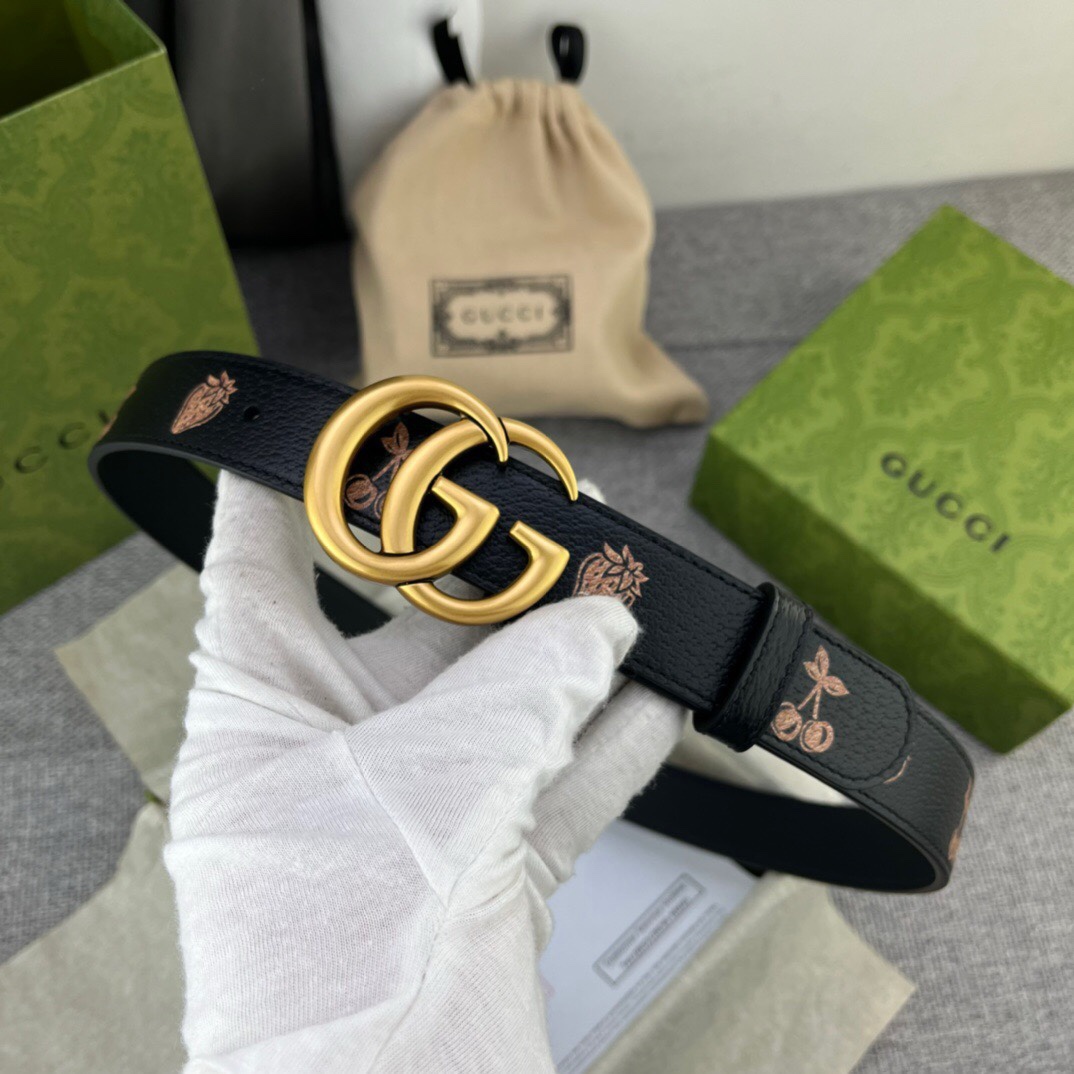 GUCCI 古奇 女士腰带 水果和蔬菜是 Gucci 俏皮精神的象征，它们已经成为当代 House ，这