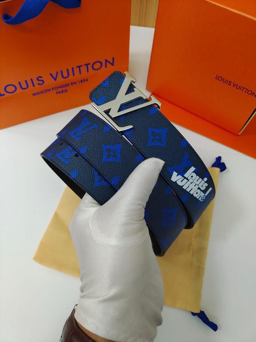 LV Initiales Everyday LV 双面腰带令 Louis Vuitton! 标识加入经典