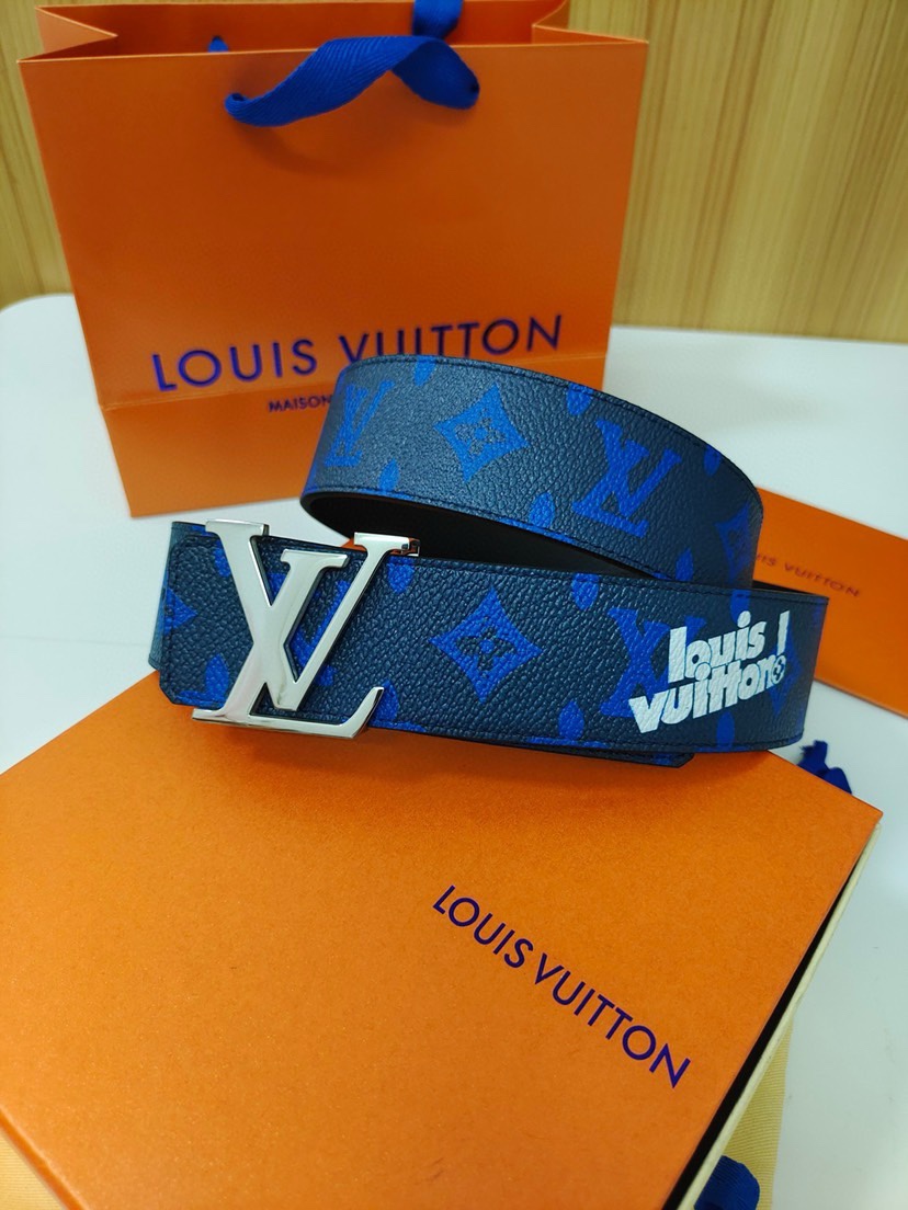 LV Initiales Everyday LV 双面腰带令 Louis Vuitton! 标识加入经典