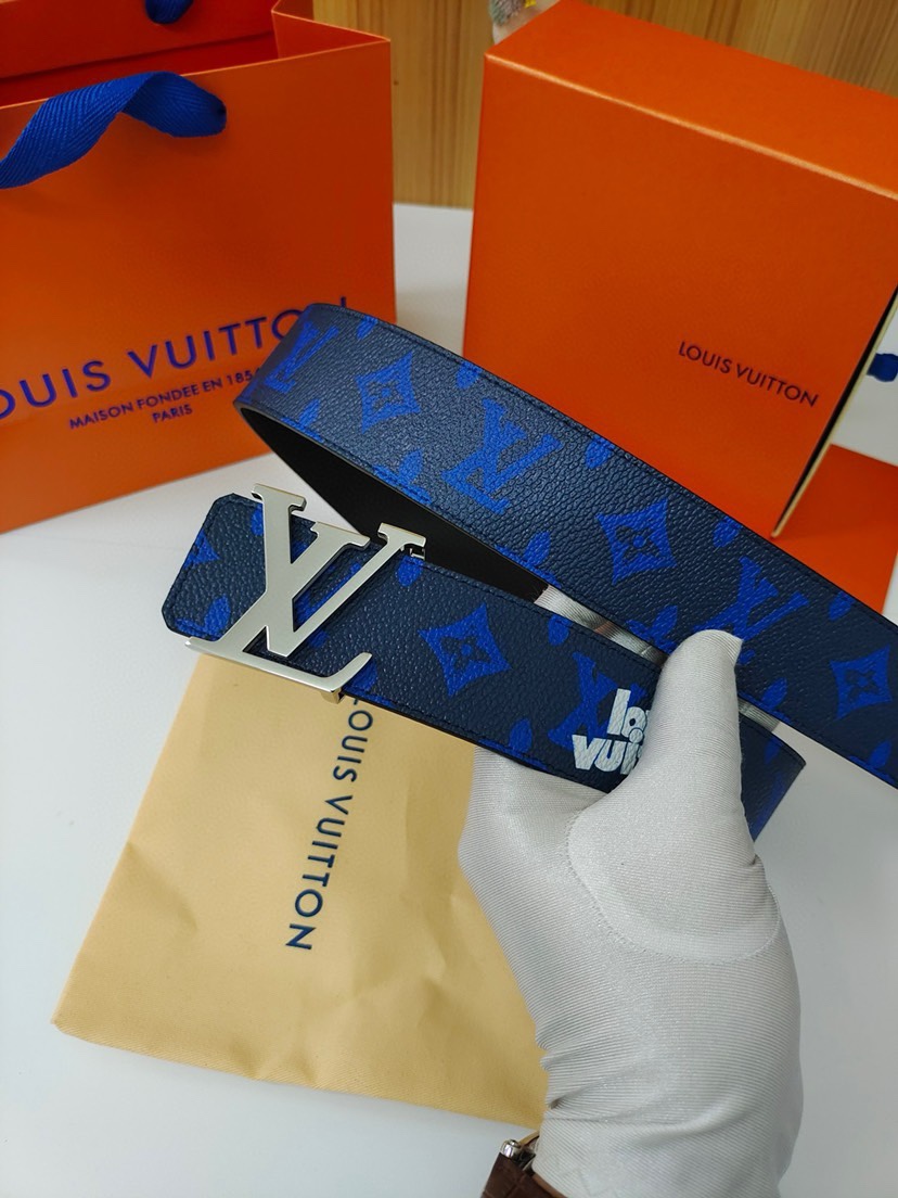 LV Initiales Everyday LV 双面腰带令 Louis Vuitton! 标识加入经典