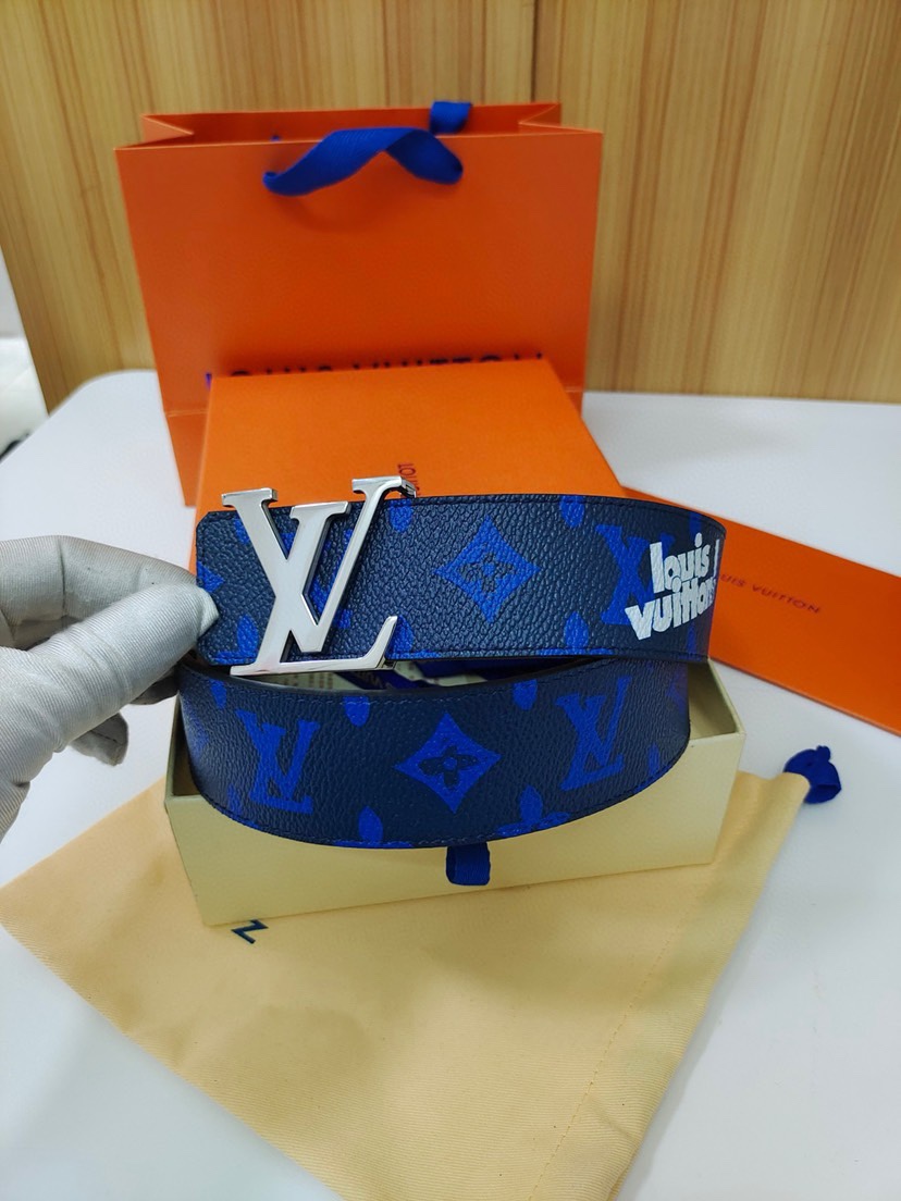 LV Initiales Everyday LV 双面腰带令 Louis Vuitton! 标识加入经典