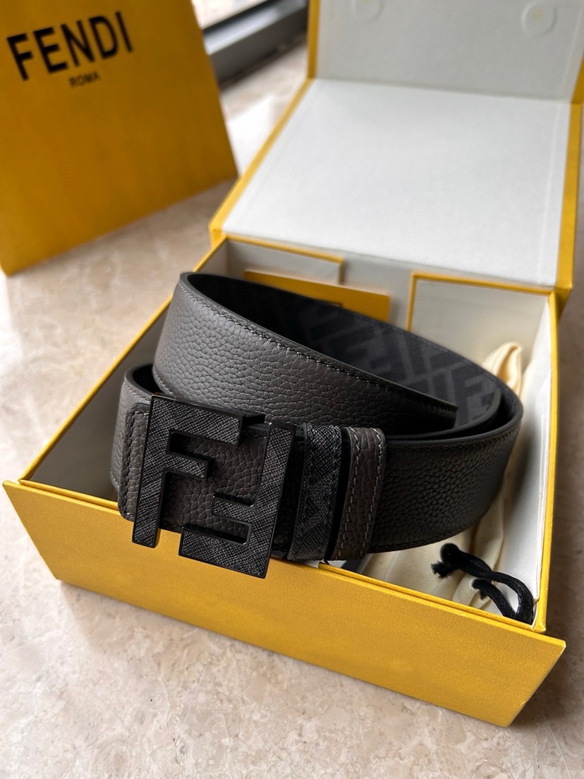 FENDI（芬迪）专柜同款 男士休闲两面用皮带，宽4.0cm FF按钉搭扣。灰色Cuoio Romano