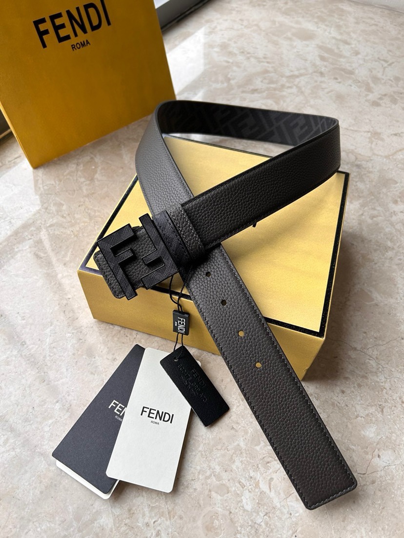 FENDI（芬迪）专柜同款 男士休闲两面用皮带，宽4.0cm FF按钉搭扣。灰色Cuoio Romano