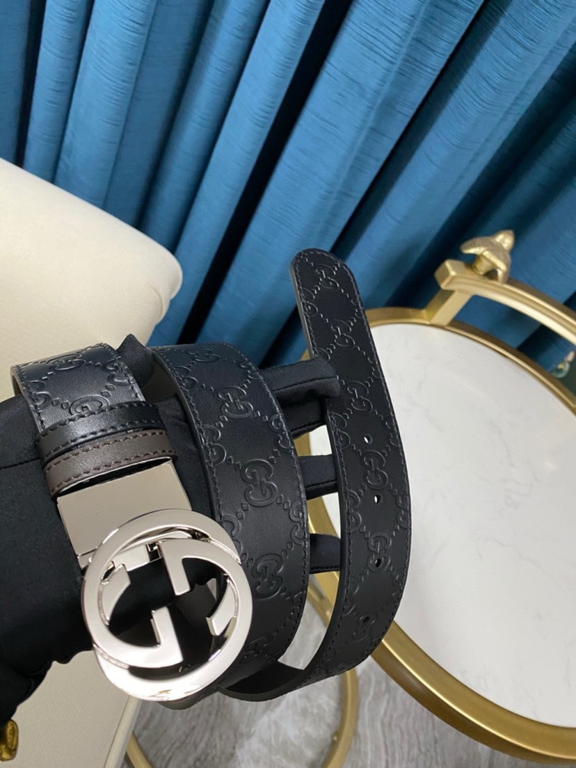古驰男士双面皮带系列 规格37mm Gucc1 Signature皮革双面腰带