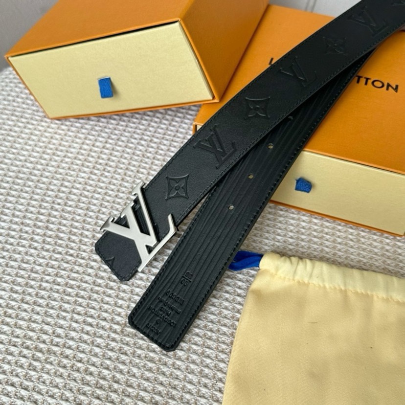 P 寬：40mm 𝕃𝕠𝕦𝕚𝕤 𝕧𝕦𝕚𝕥𝕥𝕠𝕟 驢家新品 雙面均可使用 進口原廠大水波紋牛皮 另一面小牛皮