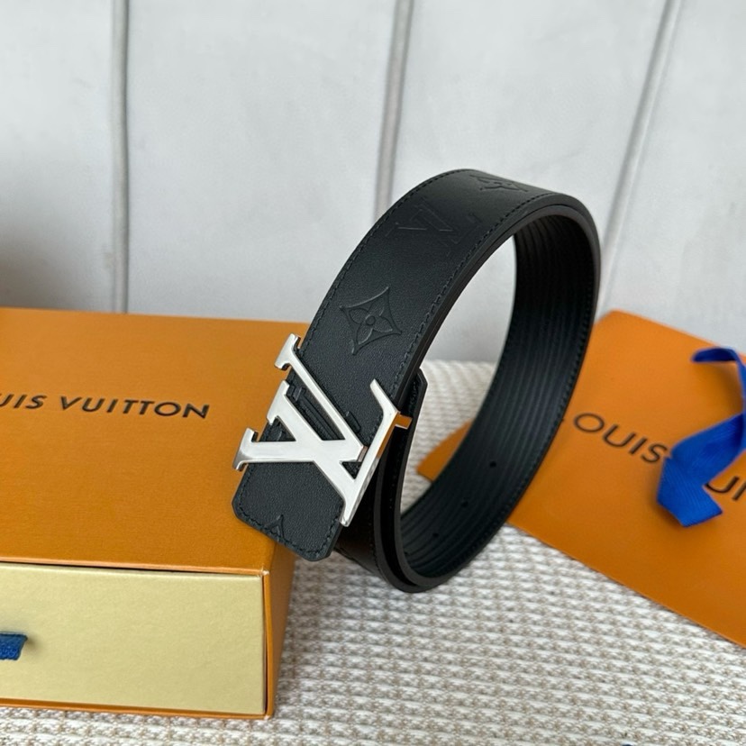 P 寬：40mm 𝕃𝕠𝕦𝕚𝕤 𝕧𝕦𝕚𝕥𝕥𝕠𝕟 驢家新品 雙面均可使用 進口原廠大水波紋牛皮 另一面小牛皮