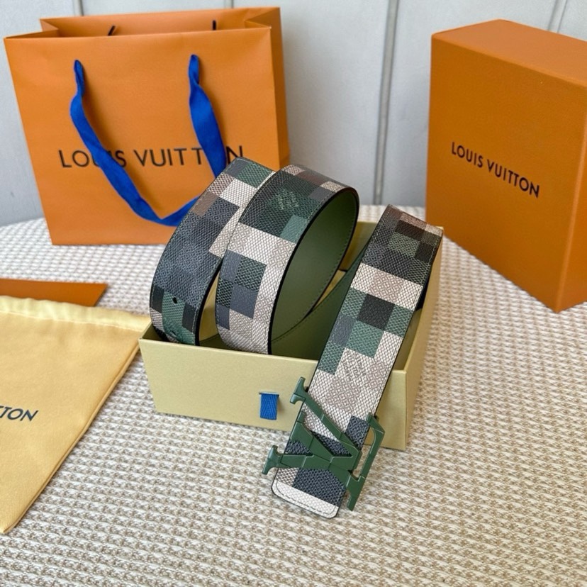 寬：40mm lv 驢家新品 驢家出品 男士新品腰帶 皮帶面飾有迷彩格子紋圖案 搭配墨綠色小牛皮底 全新
