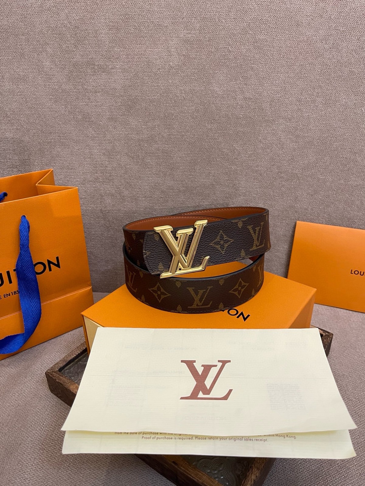 路易威登 Dimension 双面腰带将创意传承与华美街头风范共冶一炉，彰显创意总监 arrell Wi