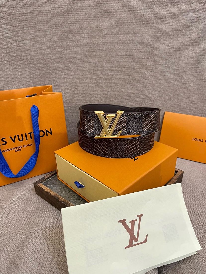 路易威登Dimension 双面腰带将创意传承与华美街头风范共冶一炉，彰显创意总监 arrell Wil