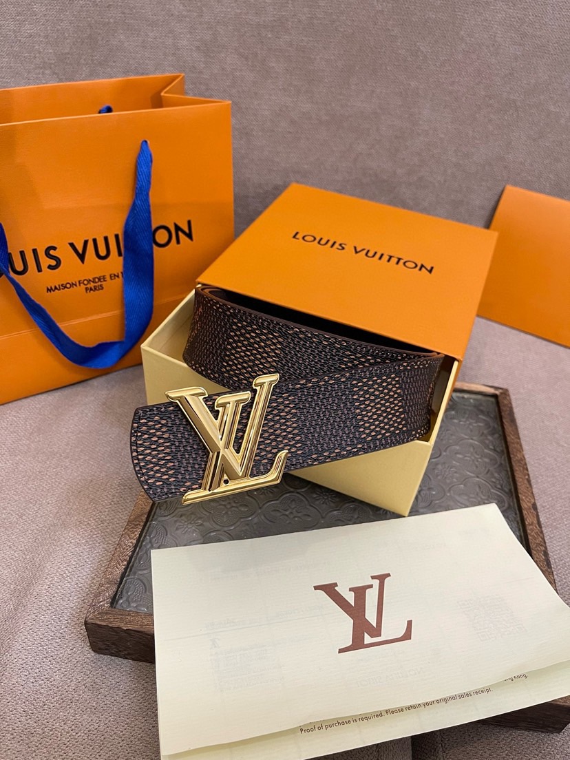 路易威登Dimension 双面腰带将创意传承与华美街头风范共冶一炉，彰显创意总监 arrell Wil