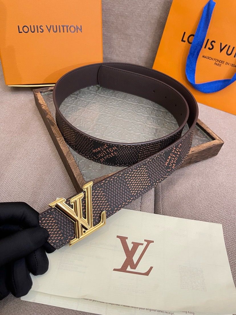 路易威登Dimension 双面腰带将创意传承与华美街头风范共冶一炉，彰显创意总监 arrell Wil