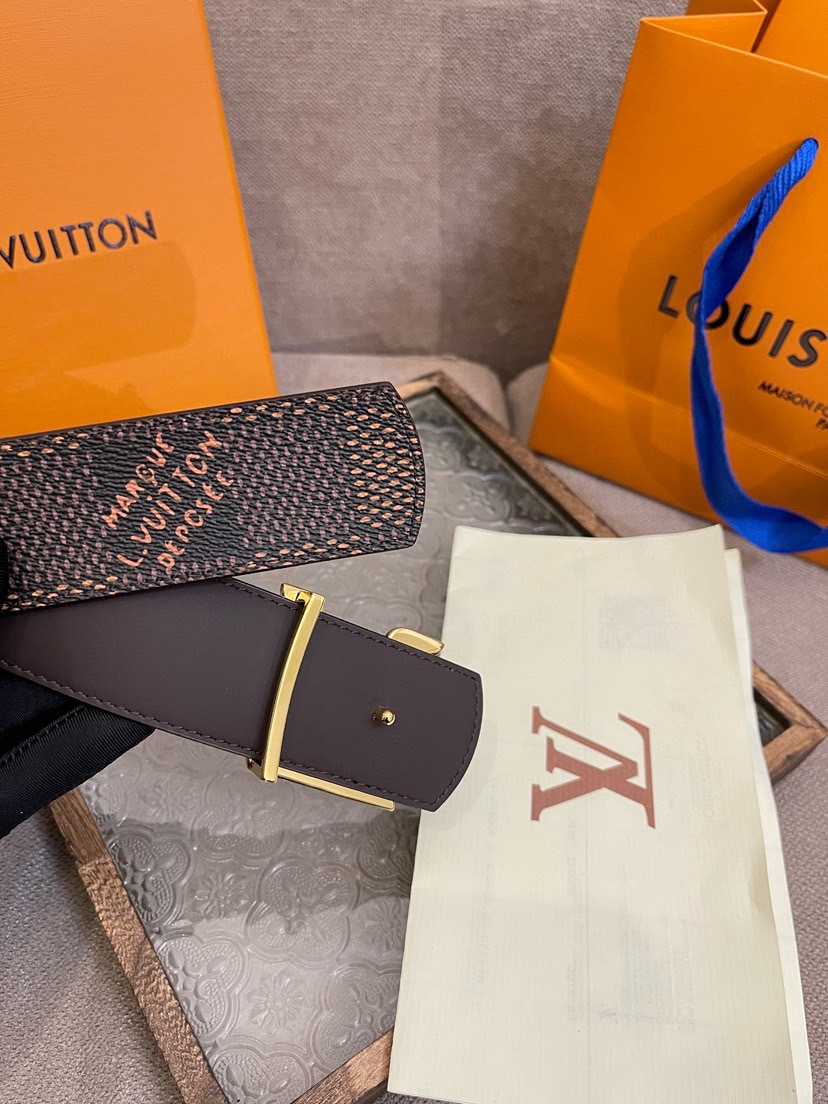 路易威登Dimension 双面腰带将创意传承与华美街头风范共冶一炉，彰显创意总监 arrell Wil