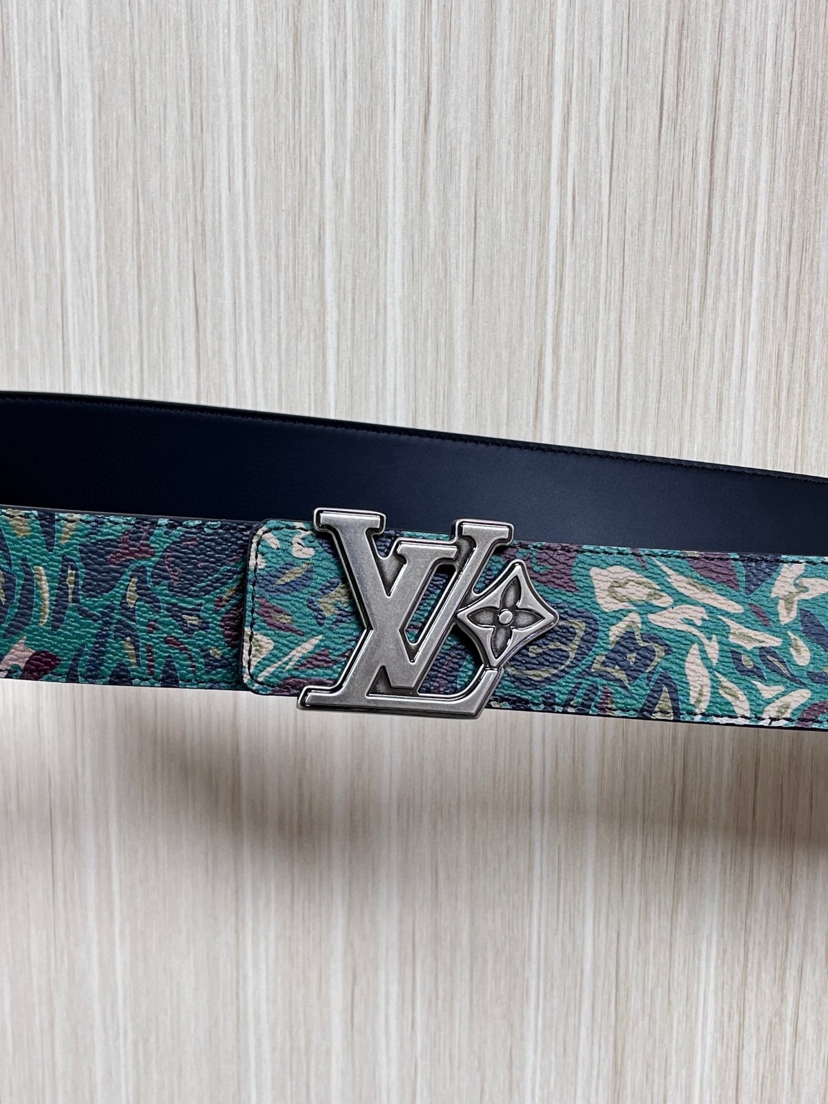 LV路易威登男士腰带40mm迷彩清花和皮革复古带扣新款M4383U
