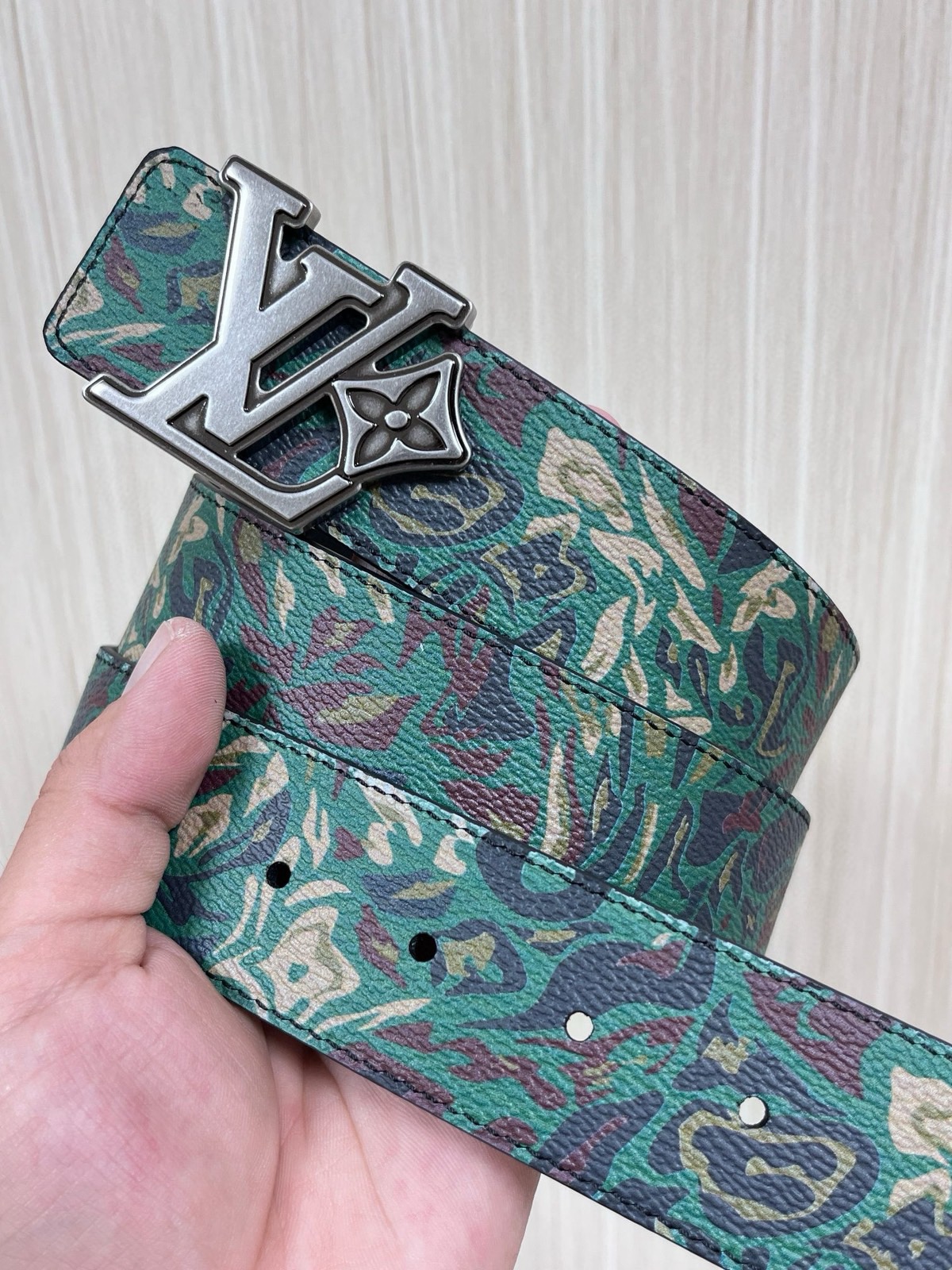 LV路易威登男士腰带40mm迷彩清花和皮革复古带扣新款M4383U