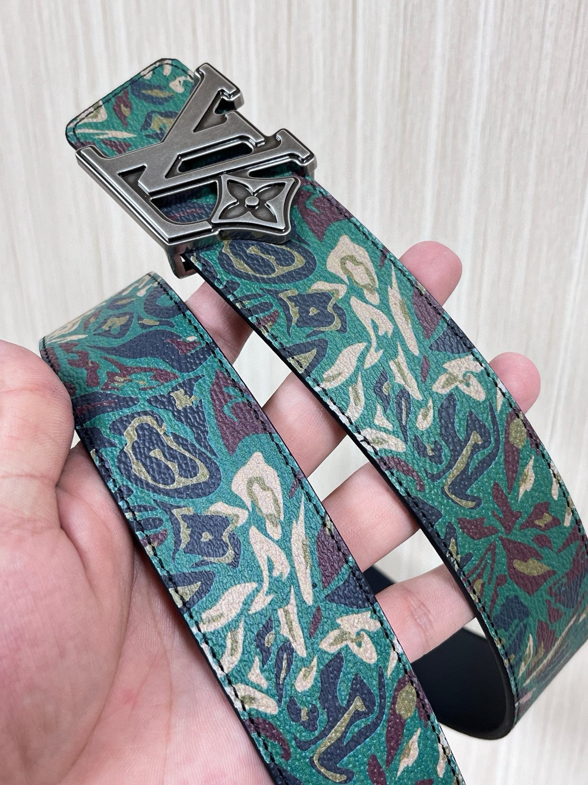 LV路易威登男士腰带40mm迷彩清花和皮革复古带扣新款M4383U